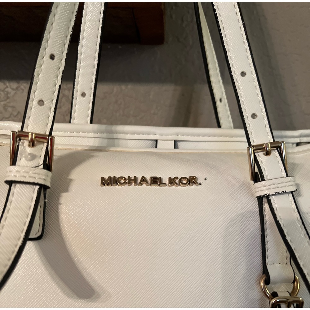 White Michael Kors bag* note the pics!SOLD